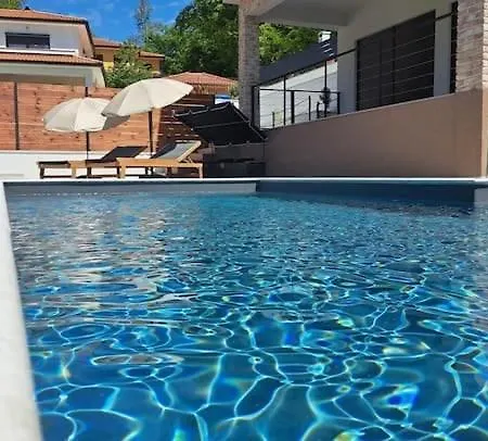 Two Fingers To Sky Villa