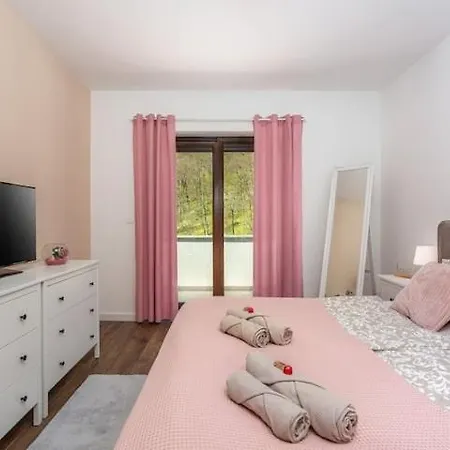 Two Fingers To Sky Villa